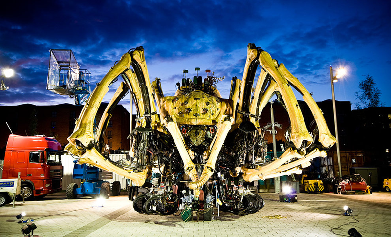 Illustration for article titled La Machine Mechanical Spider: Kill It With Fire!